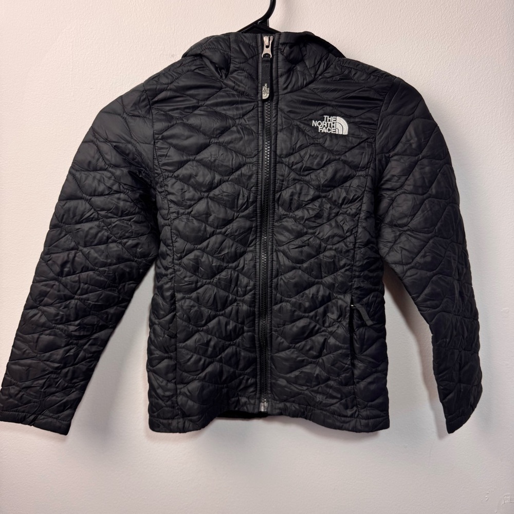 The North Face Girls Black Hooded Puffer Jacket Size S 7/8